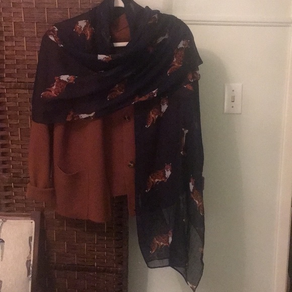 Navy Scarf with foxes - Picture 4 of 4